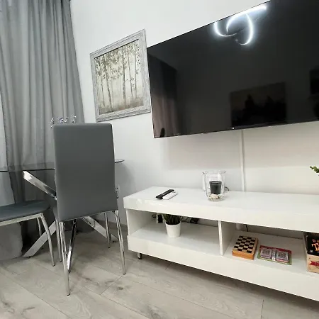 Center Modern Apartment *